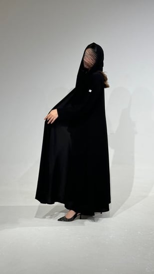 عباية ملكي أكمام ضيقة