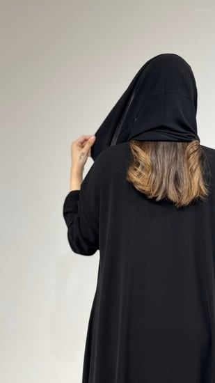 عباية ملكي أكمام ضيقة