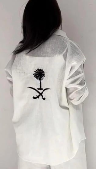 قميص لينن بتطريز سيفين ونخلة