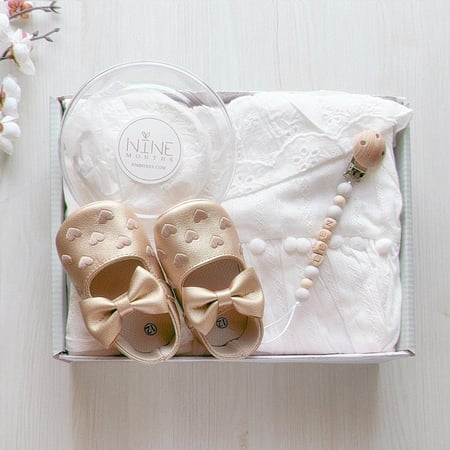 صندوق الأناقة | فستان الدانتيل | هدايا مواليد