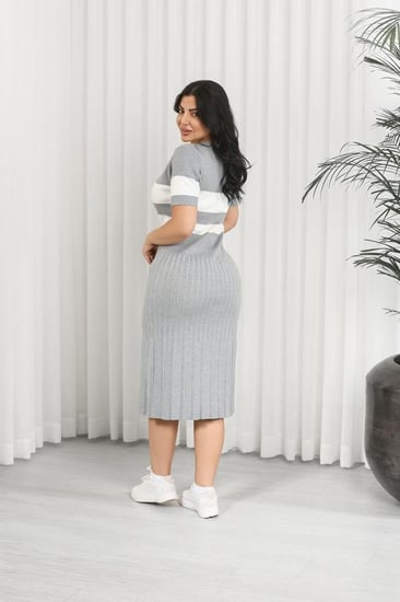 فستان ساده بأكمام متوسطه