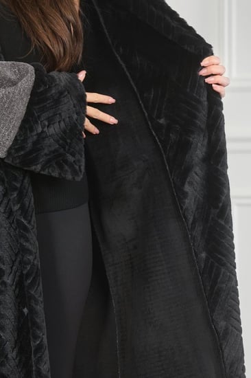 فروة شتوية مبطنة مع فرو على الأطراف وقبعة