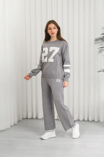 ترنج شتوي بأكمام طويلة وياقة مدورة