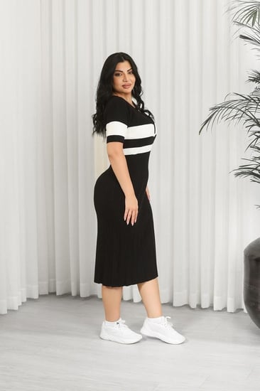 فستان ساده بأكمام متوسطه