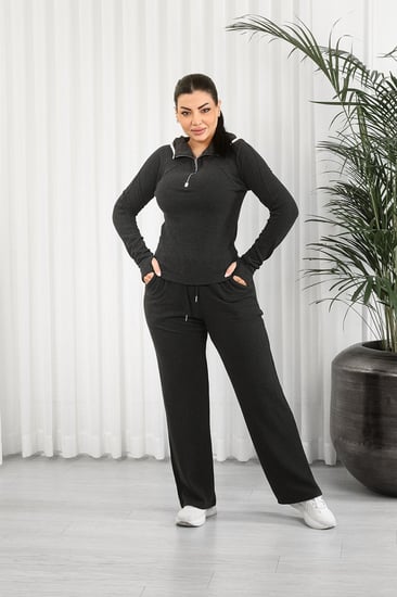 ترنج شتوي بأكمام طويلة وقبعة وسحاب قصير أعلى الصدر