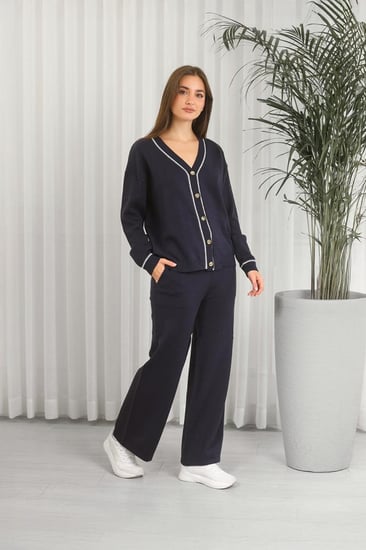 ترنج شتوي أزرار بأكمام طويلة وياقة V