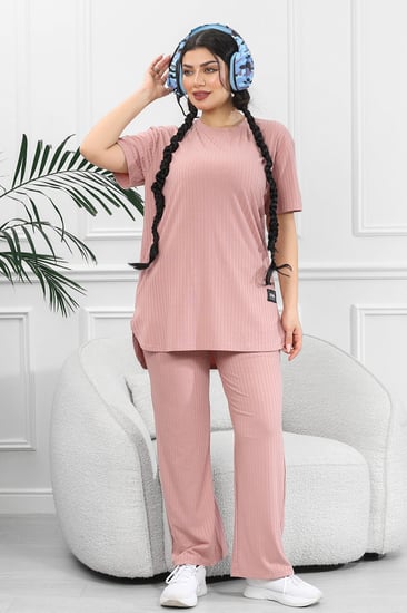 ترنج نسائي كاجوال ريب سادة تيشرت قصير من الأمام وظهر طويل بياقة دائرية وبنطال مزود بجيب جانبية