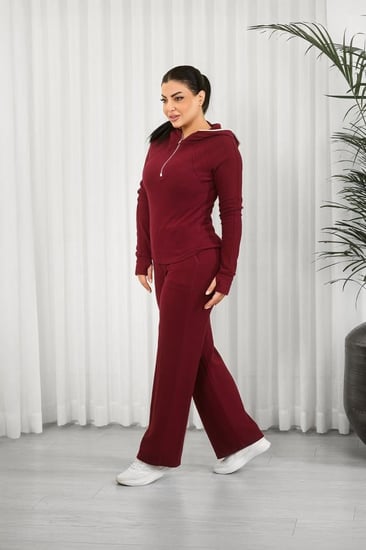 ترنج شتوي بأكمام طويلة وقبعة وسحاب قصير أعلى الصدر