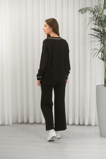 ترنج شتوي أزرار بأكمام طويلة وياقة V