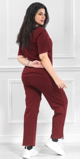 ترنج طبي بنطال مع تيشيرت بأكمام قصيرة بطباعة أحرف