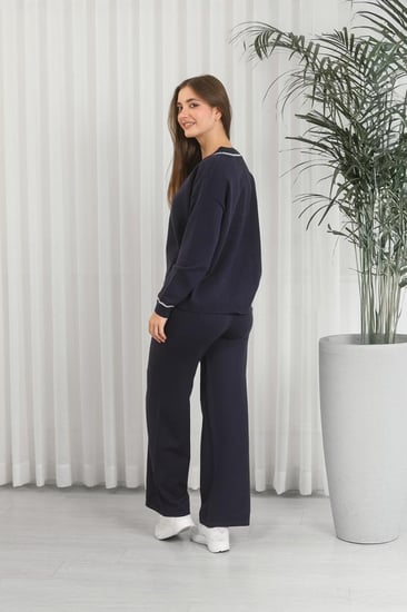 ترنج شتوي أزرار بأكمام طويلة وياقة V