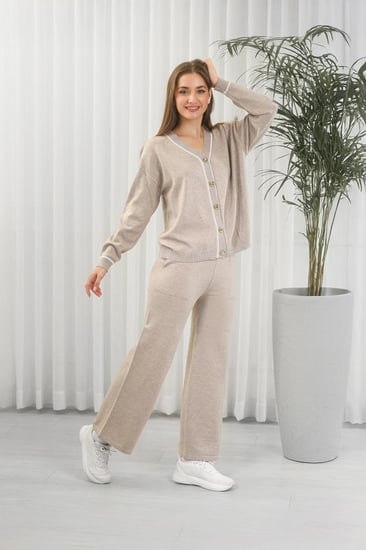 ترنج شتوي أزرار بأكمام طويلة وياقة V