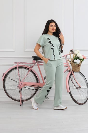 ترنج نسائي كاجوال طبي بنطال مع تيشيرت قطن بطبعة زهور