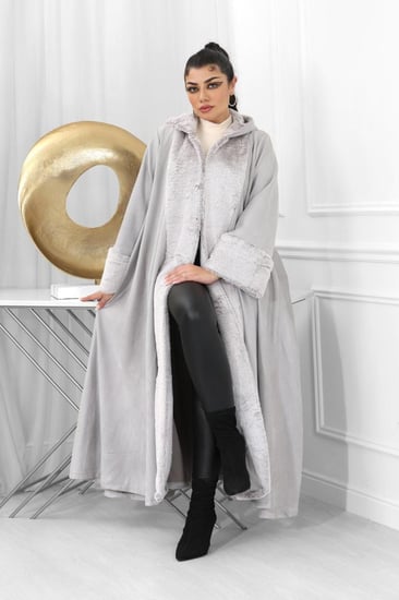 فروة شتوية مبطنة مع فرو على الأطراف