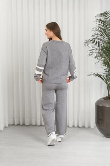 ترنج شتوي بأكمام طويلة وياقة مدورة