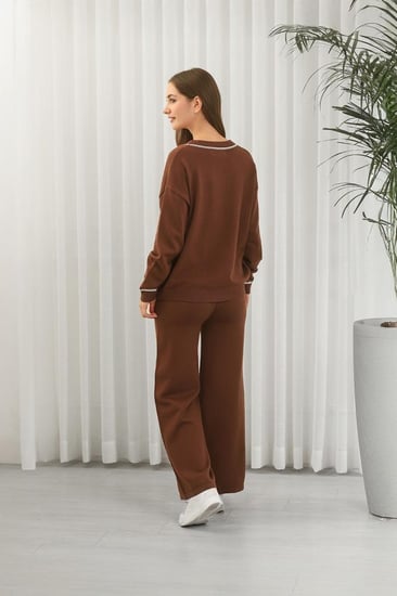 ترنج شتوي أزرار بأكمام طويلة وياقة V