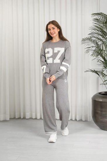 ترنج شتوي بأكمام طويلة وياقة مدورة