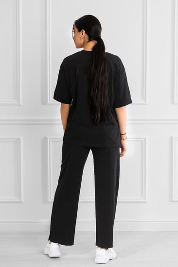 ترنج نسائي كاجوال بتيشرت قصير من الأمام مع أزرار معدنية تزين الأكمام والبنطال