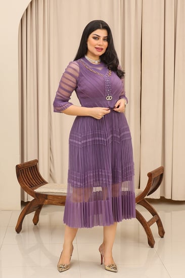 فستان كلاسيكي مع شيفون كم متوسط