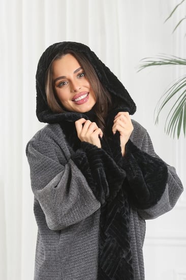 فروة شتوية مبطنة مع فرو على الأطراف وقبعة