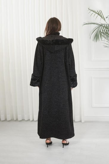 فروة شتوية مبطنة مع فرو على الأطراف وقبعة