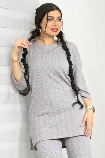 ترنج نسائي كاجوال بقماش نافر وأكمام لمنتصف الساعد وتيشرت طويل مزود بشق جانبي