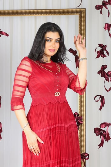 فستان كلاسيكي مع شيفون كم متوسط