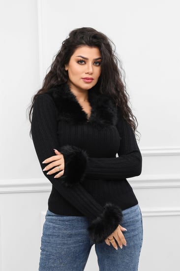 بلوزة صوف أكمام طويلة بياقه مزين بإضافة ريش