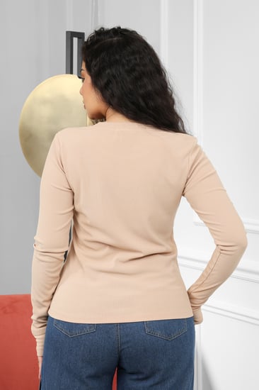 تيشرت نسائية كاجوال بأكمام طويلة بفتحات للإبهام في الأكمام وكتابة بأحرف كبيرة من الترتر اللامع على الصدر