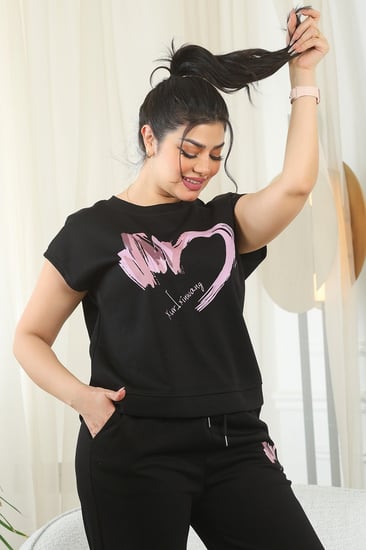 ترنج نسائي كاجوال مزين بطبعة بشكل قلب باللون الزهري