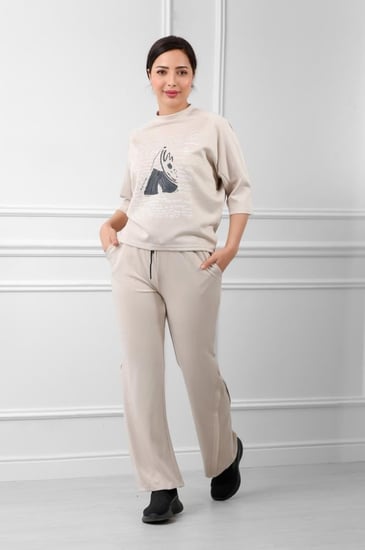 ترنج طبي بنطال مع تيشيرت موحد اللون بطباعة شعار