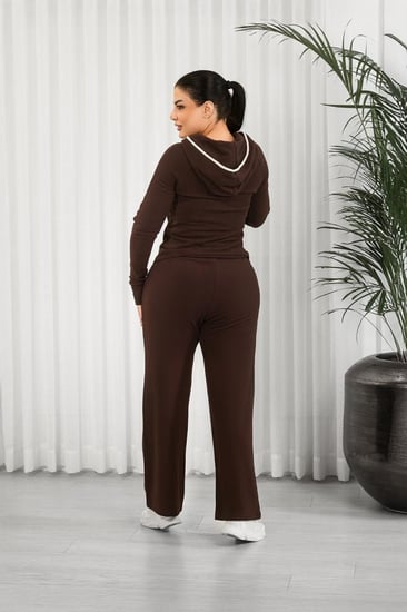 ترنج شتوي بأكمام طويلة وقبعة وسحاب قصير أعلى الصدر