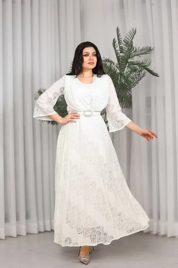 فستان سهرة دانتيل ياقة V وأكمام شفافة مزود بحزام على الخصر