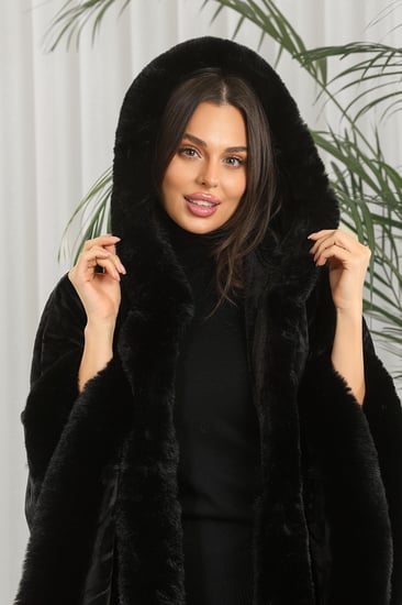 شال شتوي فرو مزخرف بشكل هندسي مع قبعة