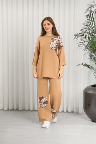 ترنج شتوي مورد بأكمام متوسطة الطول