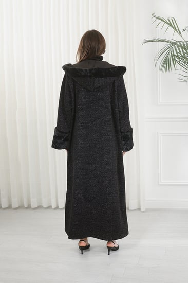 فروة شتوية مبطنة مع فرو على الأطراف وقبعة