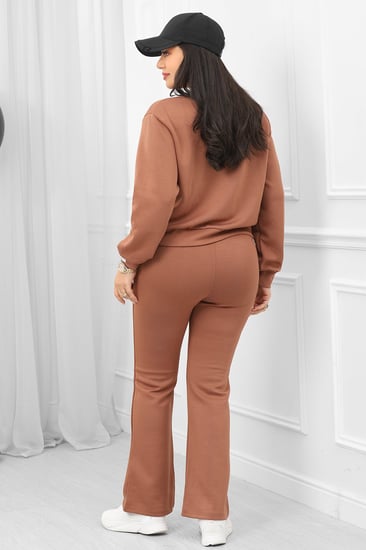 ترنج شتوي كاجوال توب بياقة وسحاب وبنطال واسع من الأسفل