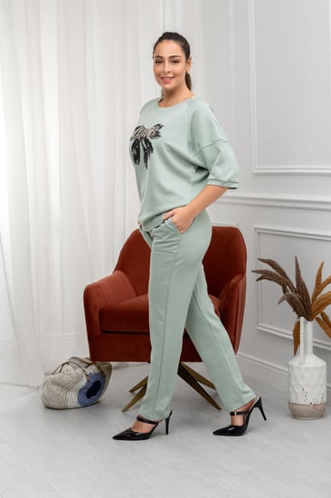 ترنج طبي بنطال مع تيشيرت بياقة ومطبوعة بفيونكة
