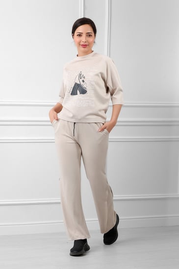 ترنج طبي بنطال مع تيشيرت موحد اللون بطباعة شعار