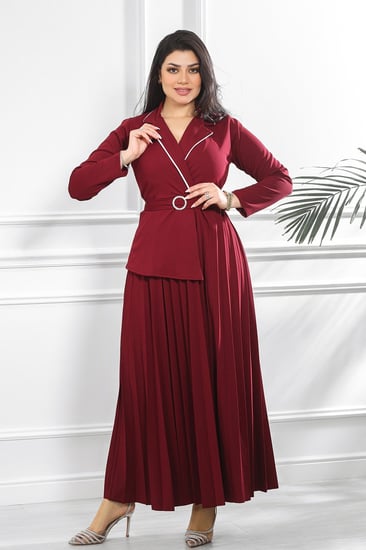 فستان كاجوال فلو بكسرات بأكمام طويلة وحزام على الخصر