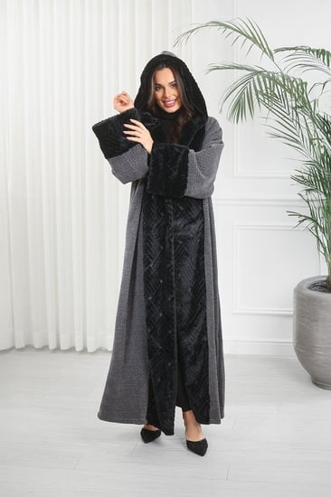 فروة شتوية مبطنة مع فرو على الأطراف وقبعة