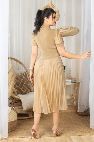 فستان كلاسيكي مكسر نصف كم