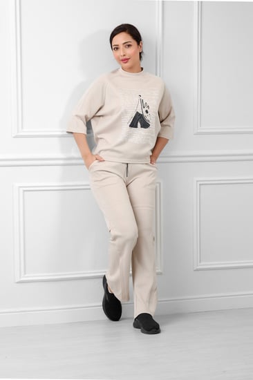 ترنج طبي بنطال مع تيشيرت موحد اللون بطباعة شعار