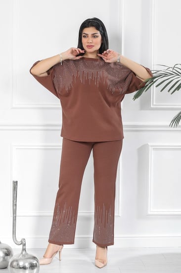 ترنج نسائي كاجوال مزين بالترتر على الصدر والأكمام ونهايات البنطال