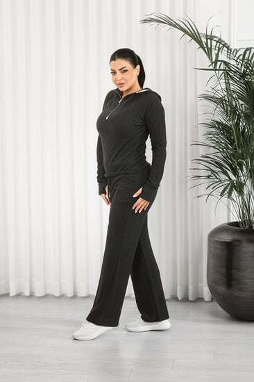 ترنج شتوي بأكمام طويلة وقبعة وسحاب قصير أعلى الصدر