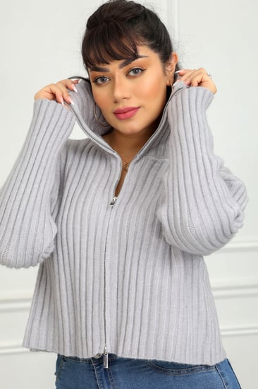 بلوزة نسائية صوف برقبة عالية وسحاب