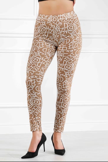 بنطال قطني سكيني بخصر مطاطي ومزين بنقشة بشكل أحرف أجنبية