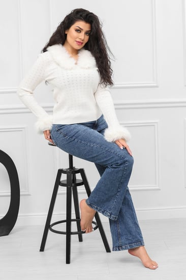 بلوزة صوف أكمام طويلة بياقه مزين بإضافة ريش