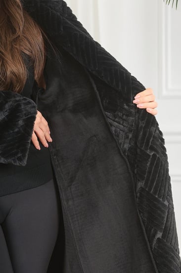 فروة شتوية مبطنة مع فرو على الأطراف وقبعة