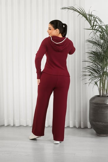 ترنج شتوي بأكمام طويلة وقبعة وسحاب قصير أعلى الصدر